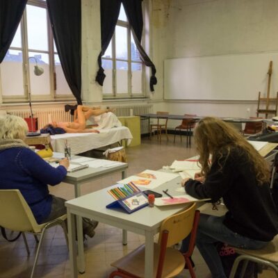 image d'étudiants de l'atelier au travail