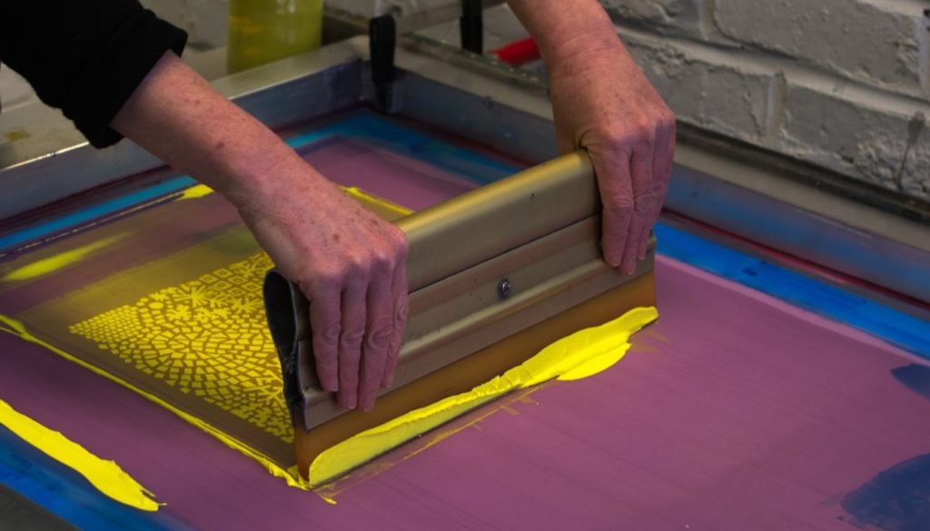 atelier-serigraphie image d'une sérigraphie en cours de réalisation