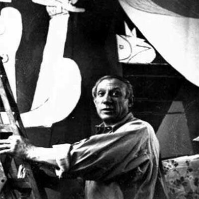 photo de Picasso peignant Guernica (photo de Dora Maar)